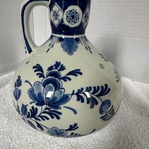 Delft jug